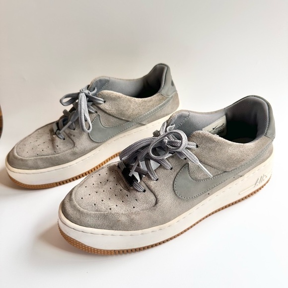 Nike Women’s Air Force 1 Sage Low Sneakers Gray Size 9 - Picture 1 of 14
